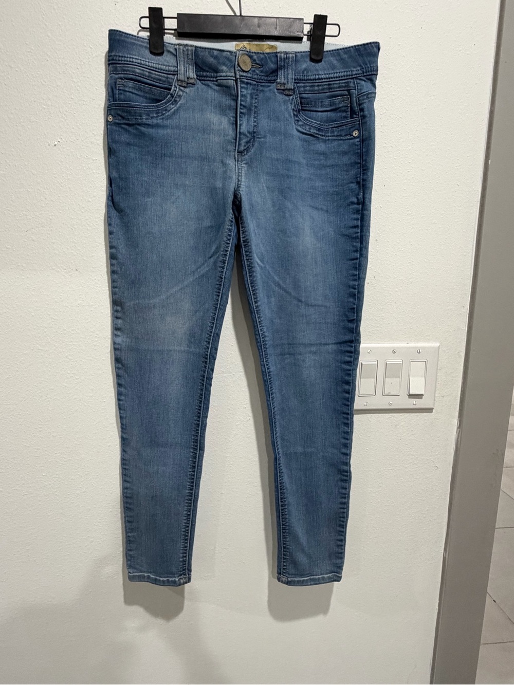 Democracy Women's Skinny Jeans in Medium Blue Wash